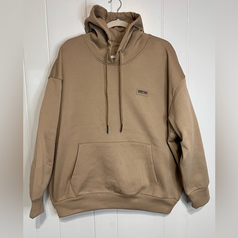 Hoodies Essential universal apparel New York . Tokio. Paris . London . Milan